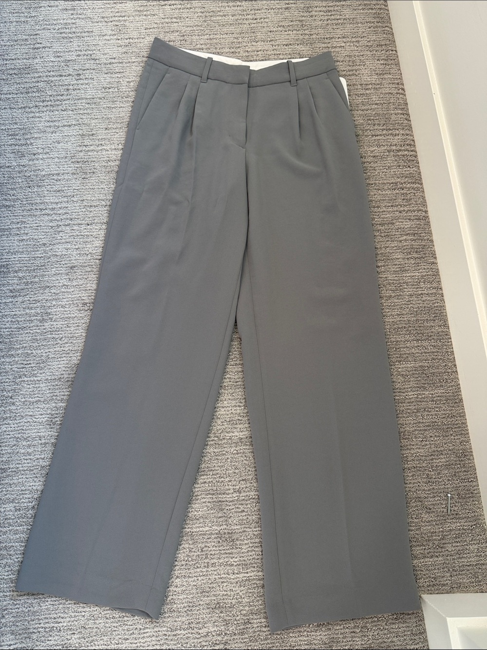 Aritzia lo-rise effortless trousers in grey